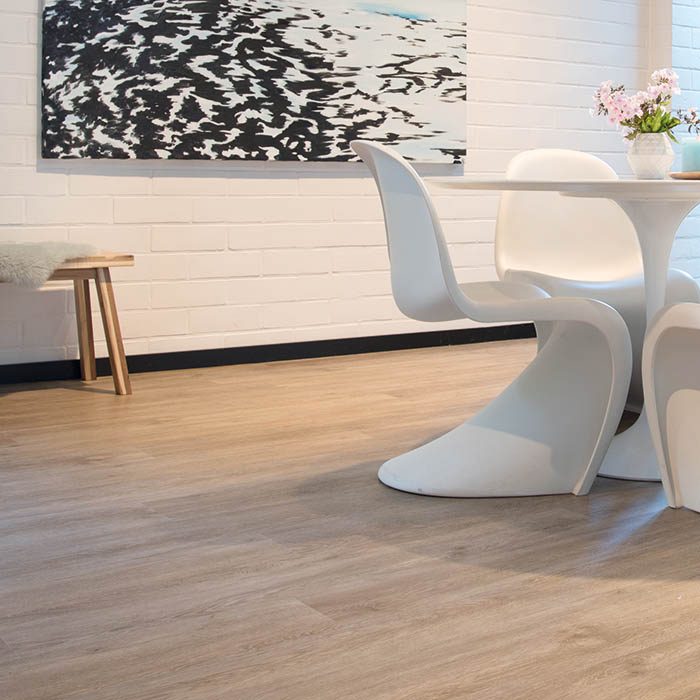 suelo-de-vinilo-claro-comedor