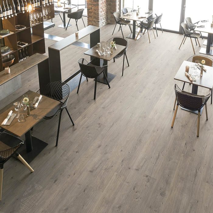 suelo-laminado-gris-para-restaurante