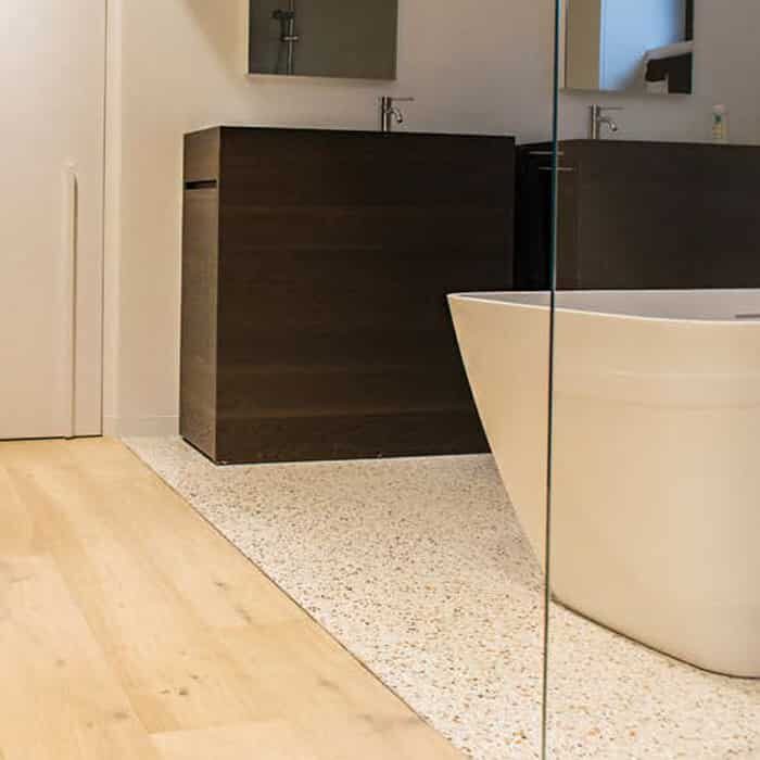 Suelo de madera para baño