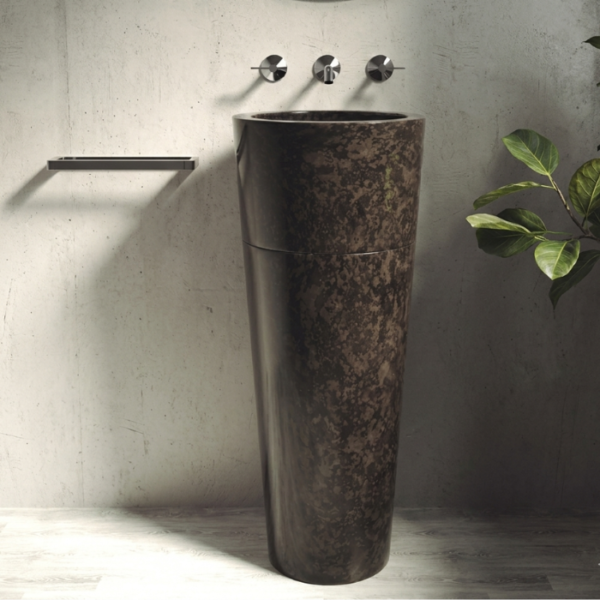 Lavabo de pie en mármol negro con diseño exento y acabado natural