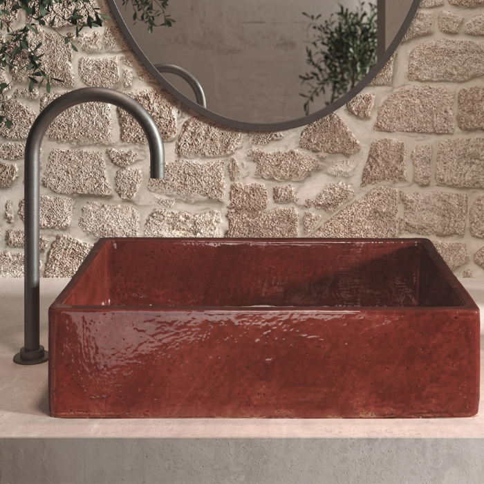 Lavabo rectangular terracota sobre encimera con acabado cerámico
